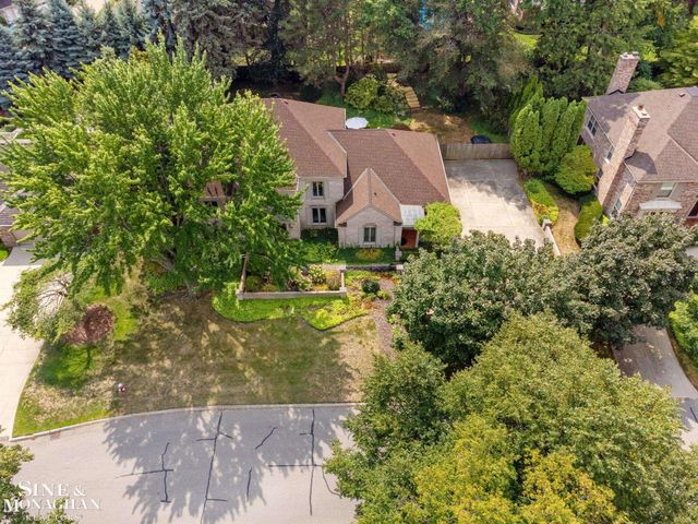 17 Belle Meade Street, Grosse Pointe Shores, MI 48236