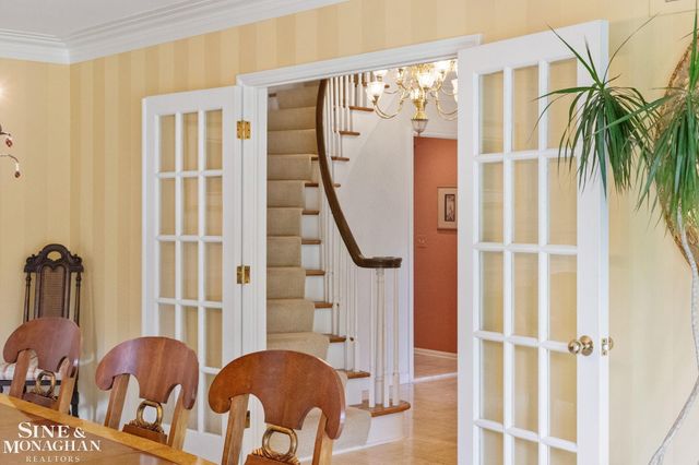 17 Belle Meade Street, Grosse Pointe Shores, MI 48236