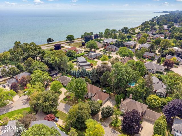 17 Belle Meade Street, Grosse Pointe Shores, MI 48236