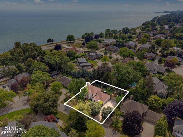 17 Belle Meade Street, Grosse Pointe Shores, MI 48236