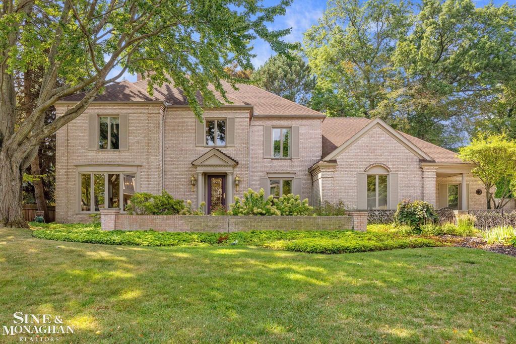 17 Belle Meade Street, Grosse Pointe Shores, MI 48236