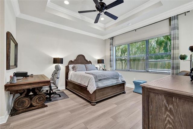 13423 Silktail DR, Naples, FL 34109