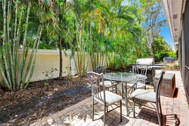 13423 Silktail DR, Naples, FL 34109