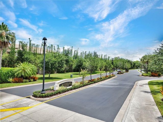 13423 Silktail DR, Naples, FL 34109