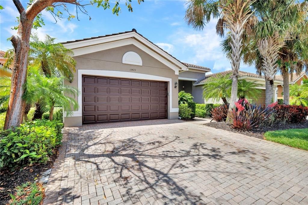 13423 Silktail DR, Naples, FL 34109