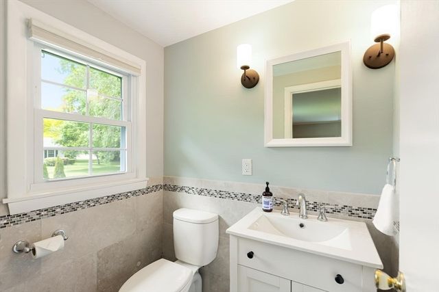 1 Brackenbury Lane, Beverly, MA 01915