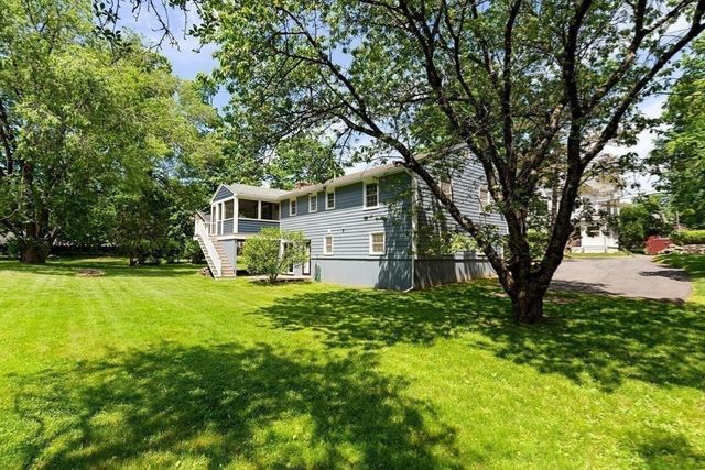 1 Brackenbury Lane, Beverly, MA 01915