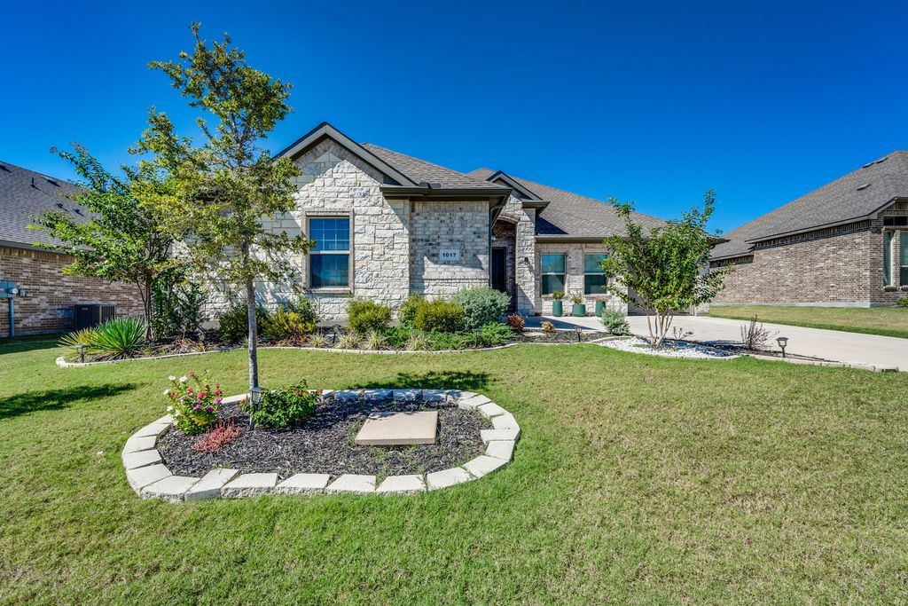 1017 Greencove Drive, Midlothian, TX 76065