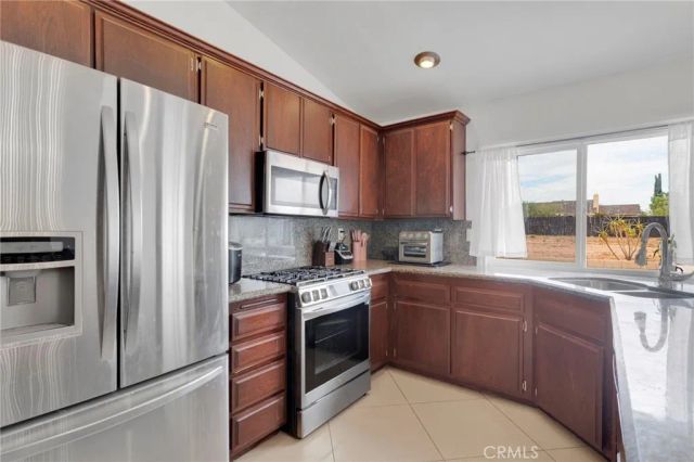 11334 Courtside, Victorville, CA 92392