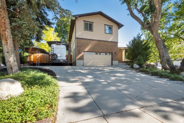 3489 E CREEK RD, Cottonwood Heights, UT 84121