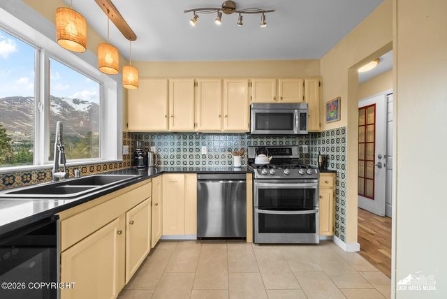 8201 Robert Drive, Anchorage, AK 99516