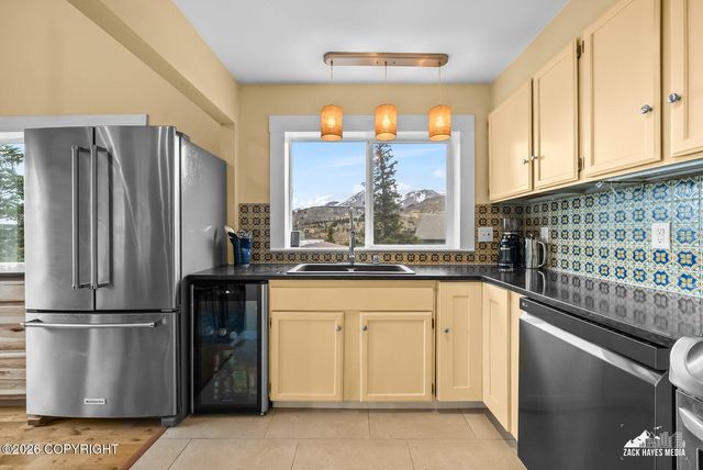 8201 Robert Drive, Anchorage, AK 99516