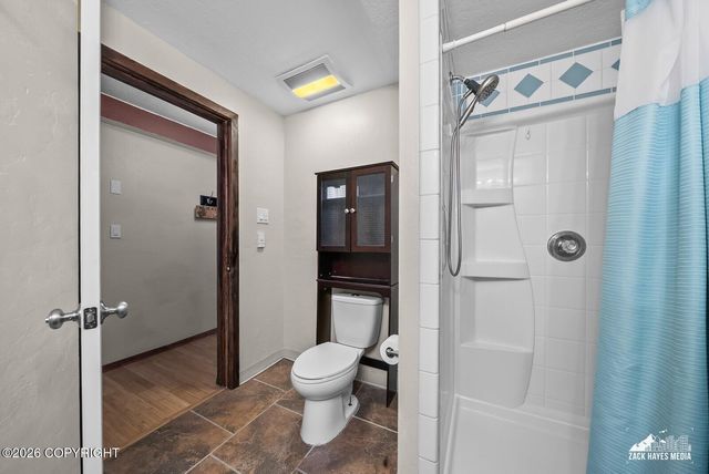 8201 Robert Drive, Anchorage, AK 99516