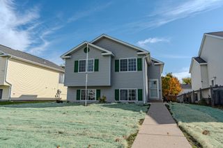 1976 57th Avenue S, Fargo, ND 58104