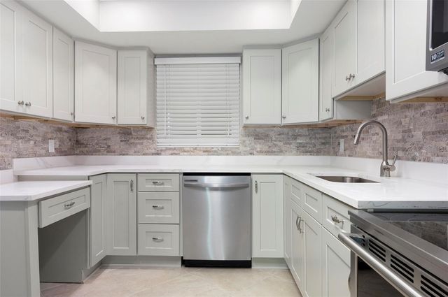 868 BAYWAY BOULEVARD 108, Clearwater Beach, FL 33767