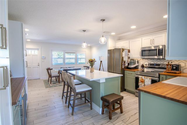 600 43RD AVENUE NE, St Petersburg, FL 33703