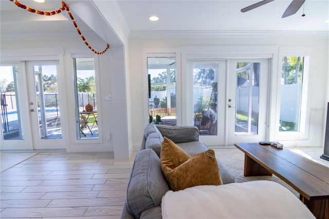 600 43RD AVENUE NE, St Petersburg, FL 33703