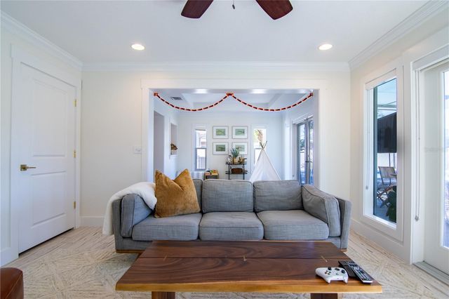 600 43RD AVENUE NE, St Petersburg, FL 33703