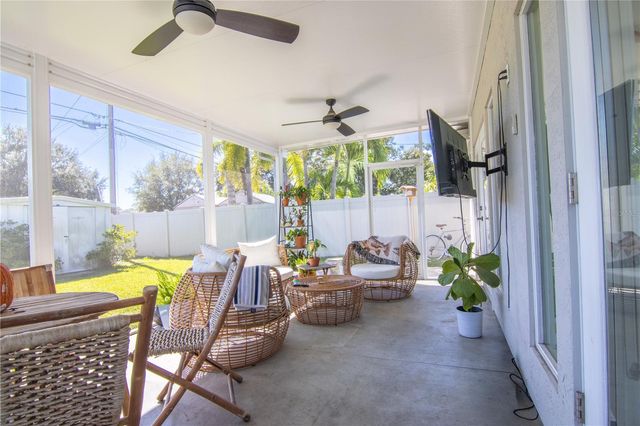 600 43RD AVENUE NE, St Petersburg, FL 33703