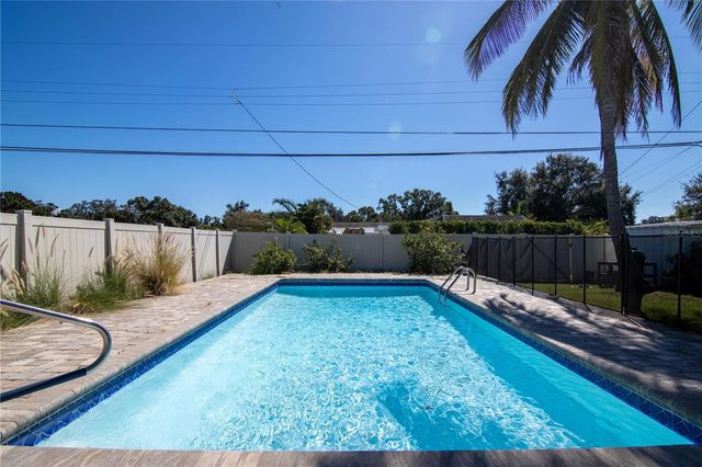 600 43RD AVENUE NE, St Petersburg, FL 33703