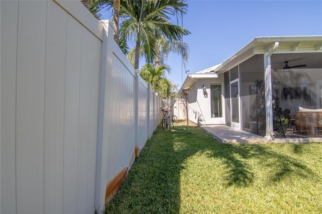 600 43RD AVENUE NE, St Petersburg, FL 33703