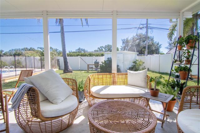 600 43RD AVENUE NE, St Petersburg, FL 33703