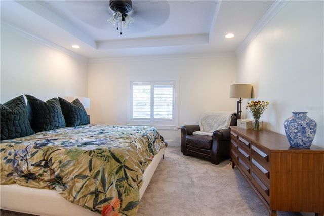 600 43RD AVENUE NE, St Petersburg, FL 33703