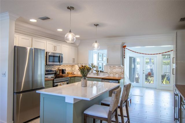 600 43RD AVENUE NE, St Petersburg, FL 33703