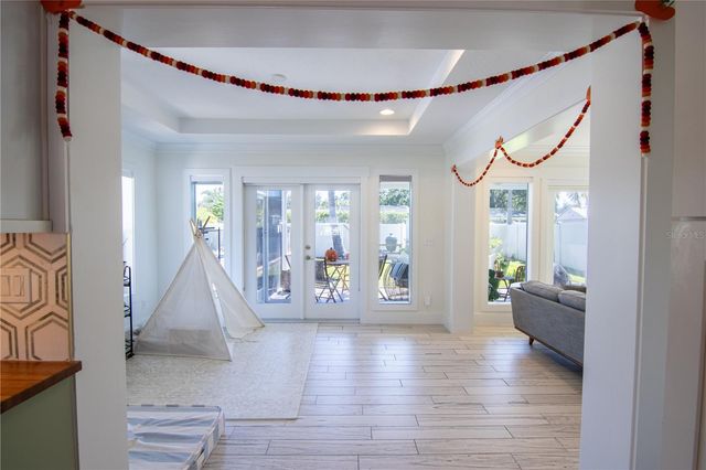 600 43RD AVENUE NE, St Petersburg, FL 33703