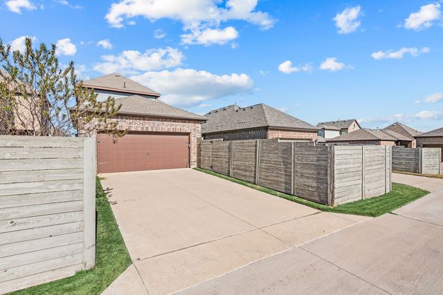 905 Plaza Lane, Argyle, TX 76226