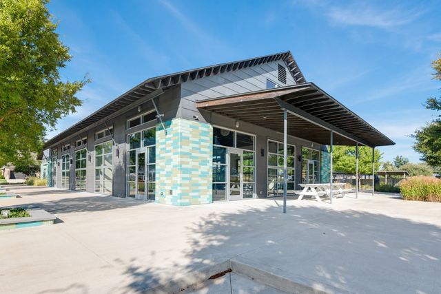 905 Plaza Lane, Argyle, TX 76226