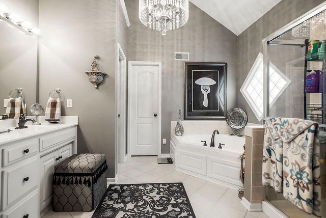 4025 NW Chapman Drive, Blue Springs, MO 64015