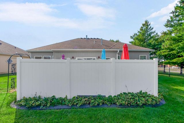 4025 NW Chapman Drive, Blue Springs, MO 64015