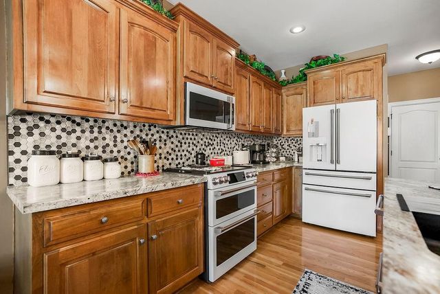 4025 NW Chapman Drive, Blue Springs, MO 64015