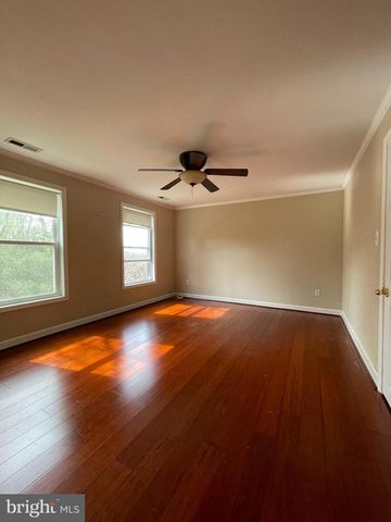 7007 GROVE RD, Alexandria, VA 22306