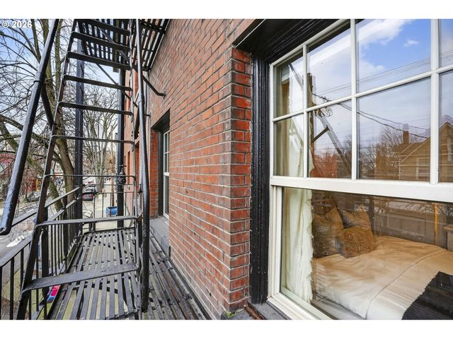 2109 Nw IRVING St 205, Portland, OR 97210