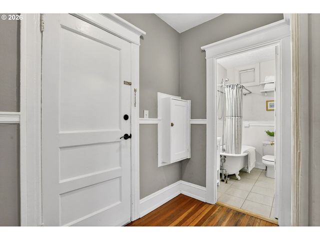 2109 Nw IRVING St 205, Portland, OR 97210