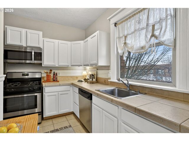 2109 Nw IRVING St 205, Portland, OR 97210