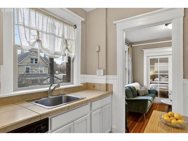 2109 Nw IRVING St 205, Portland, OR 97210