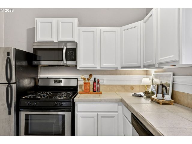 2109 Nw IRVING St 205, Portland, OR 97210