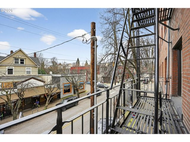 2109 Nw IRVING St 205, Portland, OR 97210