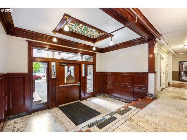 2109 Nw IRVING St 205, Portland, OR 97210