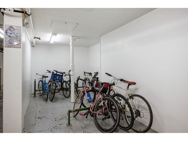 2109 Nw IRVING St 205, Portland, OR 97210