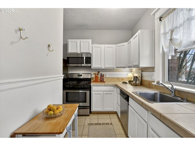 2109 Nw IRVING St 205, Portland, OR 97210