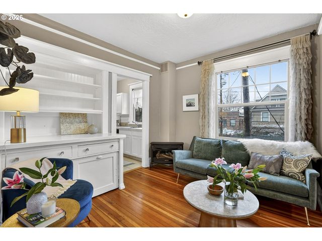 2109 Nw IRVING St 205, Portland, OR 97210