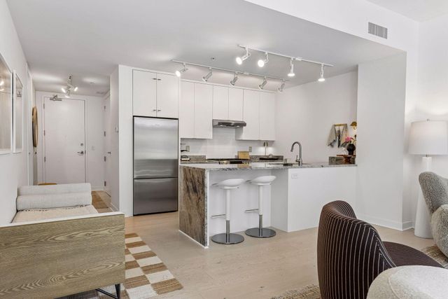 901 S 2nd Street 205, Minneapolis, MN 55415