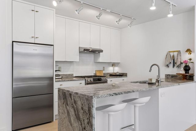 901 S 2nd Street 205, Minneapolis, MN 55415