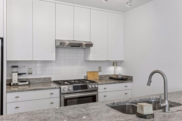 901 S 2nd Street 205, Minneapolis, MN 55415