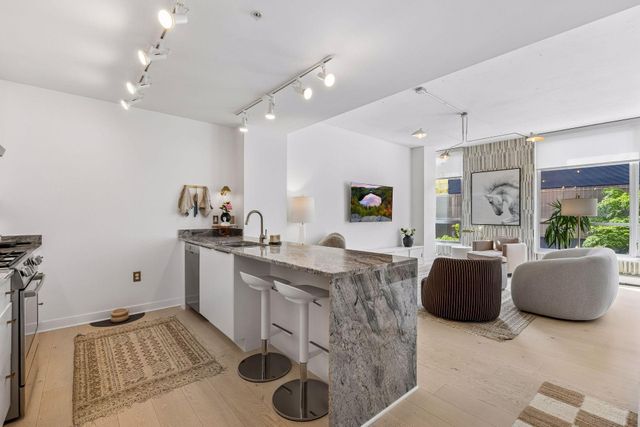 901 S 2nd Street 205, Minneapolis, MN 55415