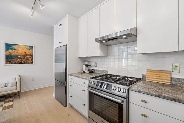 901 S 2nd Street 205, Minneapolis, MN 55415